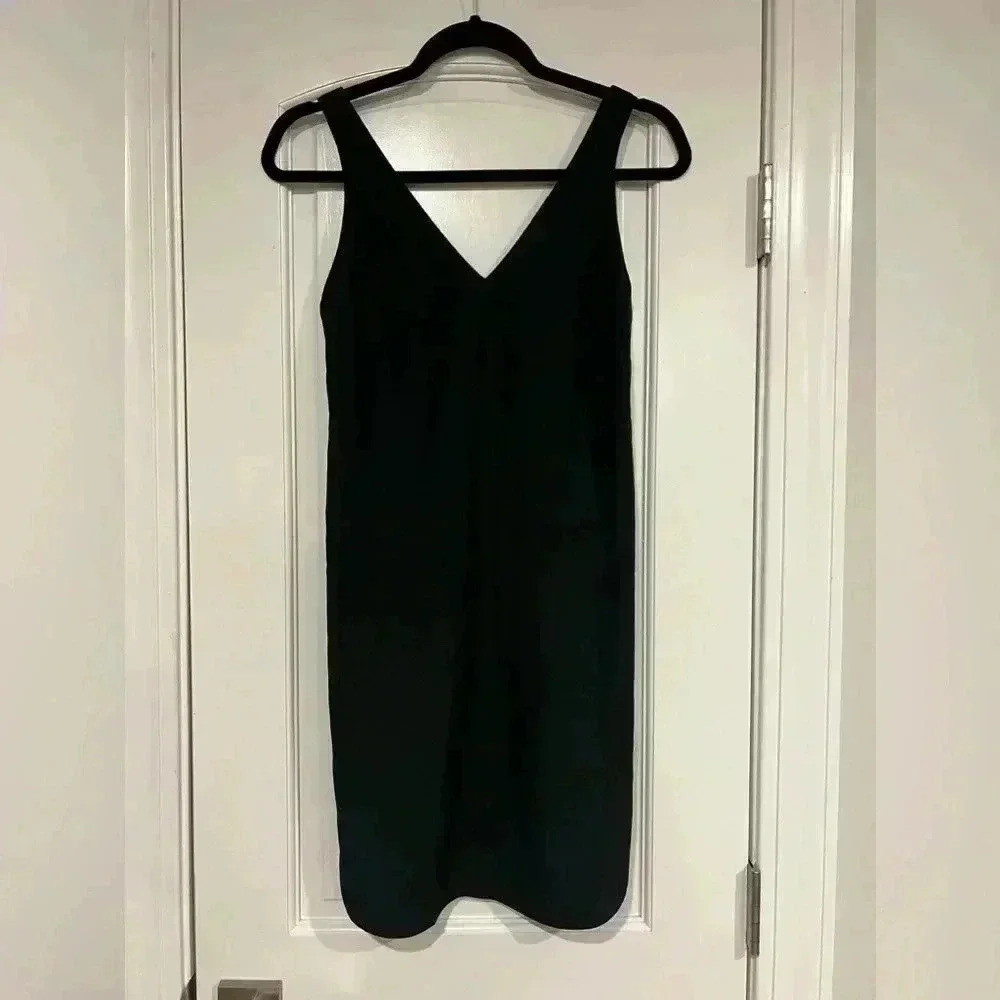 Black Banana Republicblic Dress Size 0 VNeck